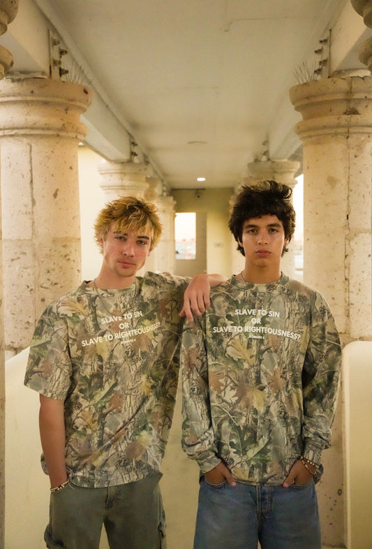 Slave to righteousness Camo (Short-Sleeve)
